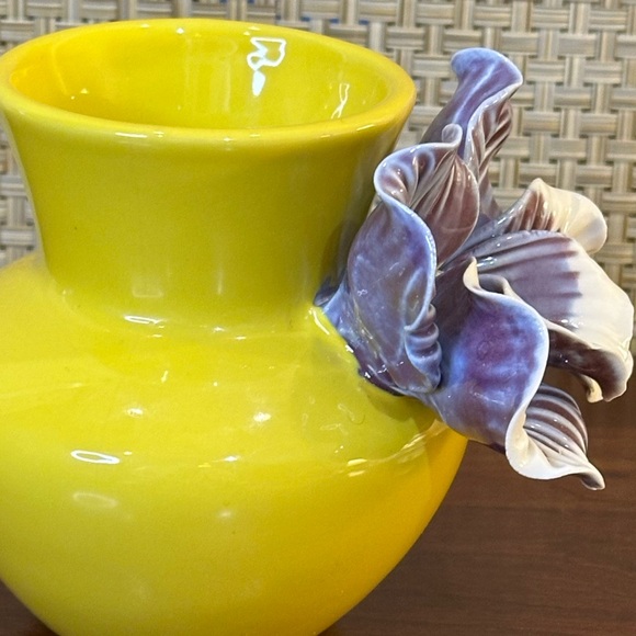 🌟4xHP🌟VTG 2000s Anthropologie 3D Bluish-Purple Orchid Small Yellow Bud Vase - Picture 5 of 9